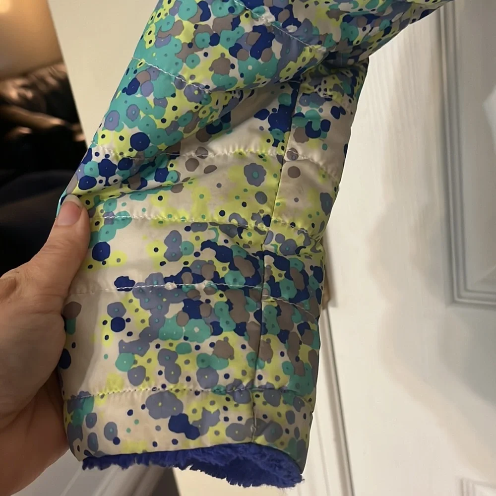 Girls The north face reversible blue splattered jacket